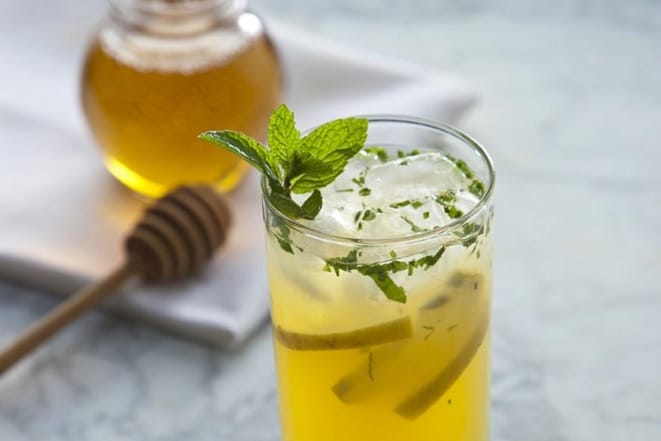 nước chanh và mật ong