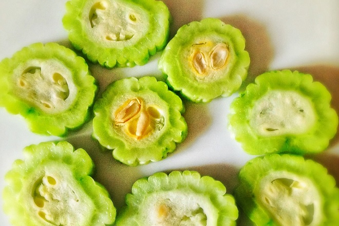 mướp đắng cắt khoanh tròn nhỏ