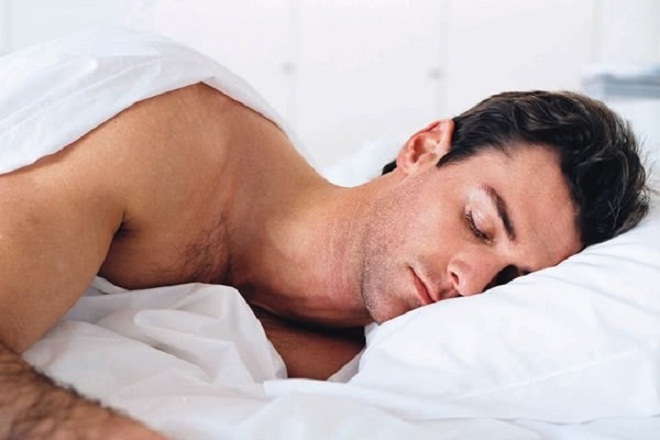 ngủ đúng giờ đủ giấc sẽ giúp cho nam giới giảm cân dễ dàng hơn