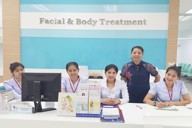 bác sĩ bệnh viên Yanhee Thái Lan